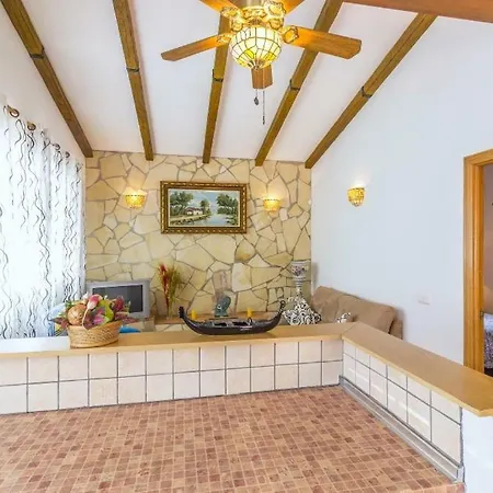 Apartment Oasis *